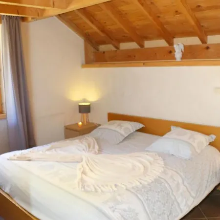 Savoyard Balcon De Villy * Eteaux