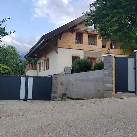 Savoyard Balcon De Villy * Eteaux